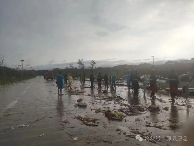 亚美体育 亚美平台暴风雨突袭！广西某光伏电站被吹飞(图1)