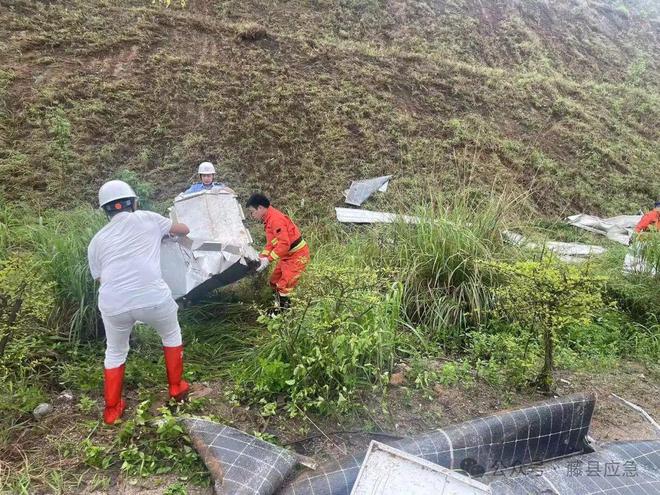 亚美体育 亚美平台暴风雨突袭！广西某光伏电站被吹飞(图2)